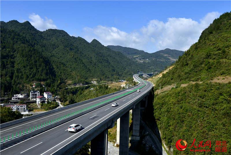 高速路网串起荆楚美景 一路飞驰看尽沿途风光