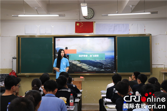 【科教 标题摘要】重庆大学学生会“三下乡”社会实践助力文化扶贫【内容页标题】重庆大学学生会“三下乡”社会实践：文化振兴乡村 青春助力扶贫