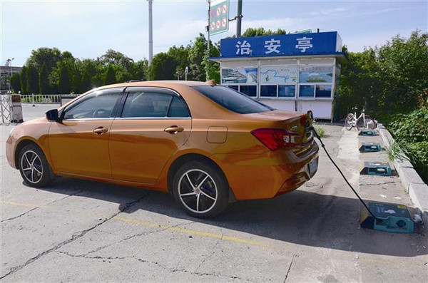 新能源汽车“飞入”寻常百姓家