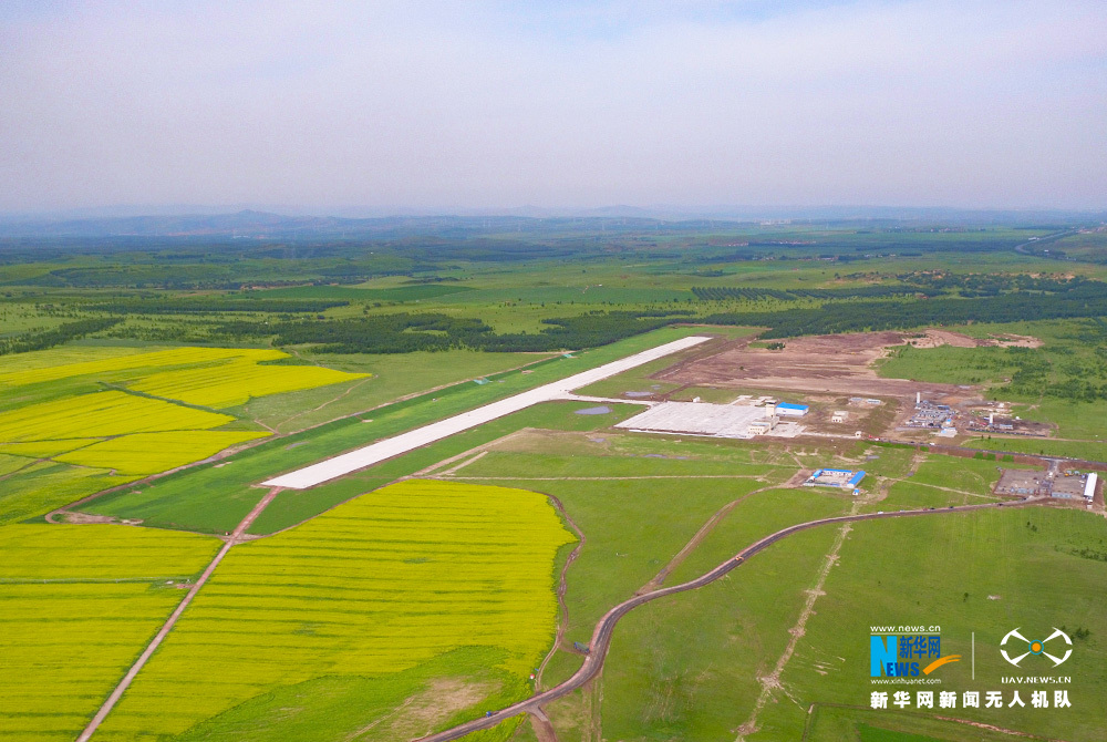 【“飞阅”中国】航拍承德飞天小镇 体验大草原上的空中之旅