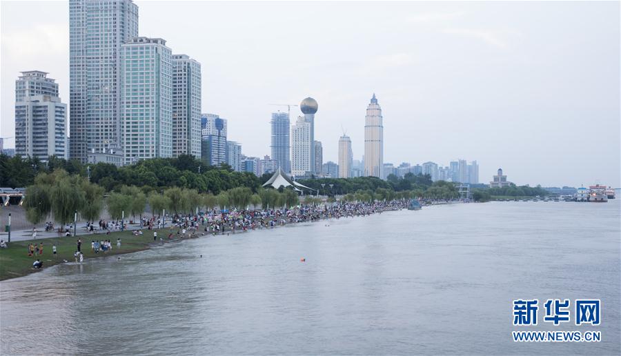 滨江江滩：一道独特的风景线