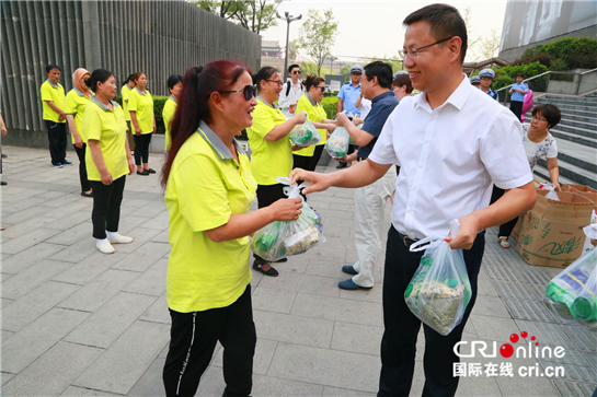 “酷暑送清凉 爱心满碑林” ——西安碑林区举办户外工作者慰问活动