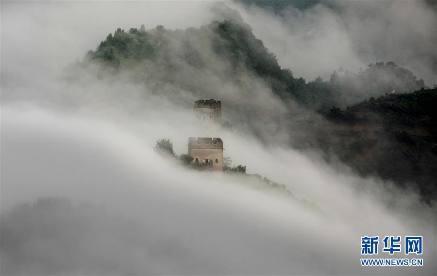 天津：雨润雄关秀