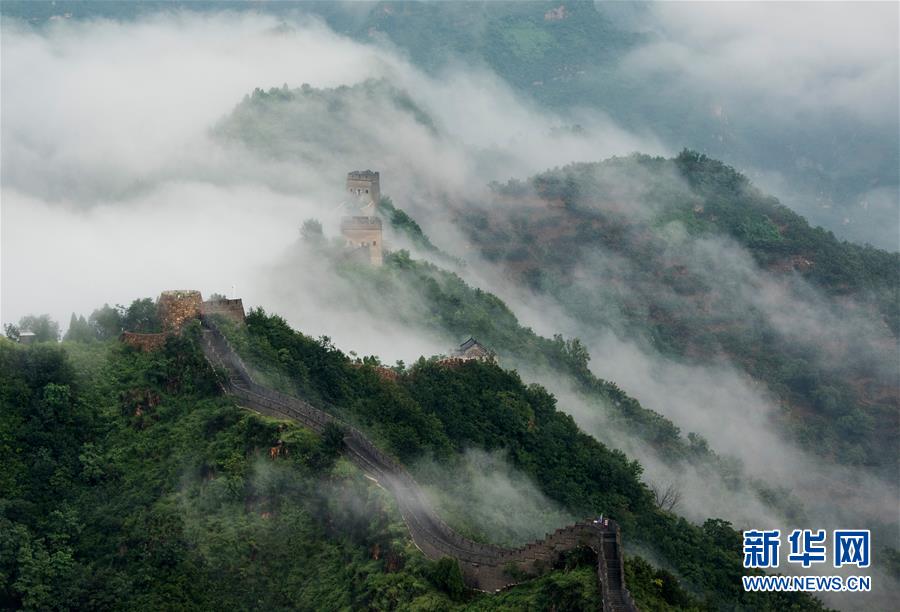 天津：雨润雄关秀