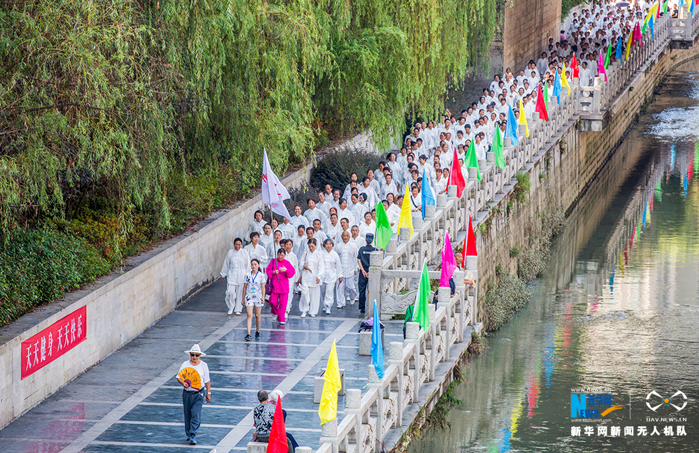 全民健身日|无人机航拍重庆万人健步走壮观场面