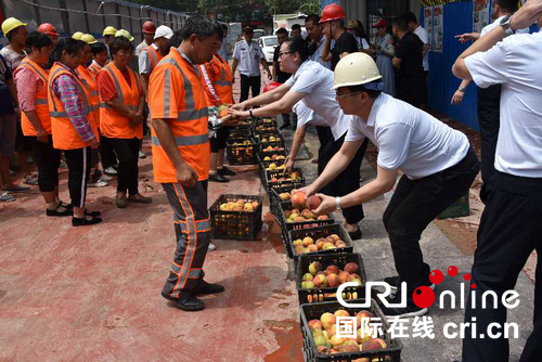 【河南在线-文字列表】【移动端-文字列表】郑州市人事考试中心组织开展扶贫帮扶和公益慰问活动