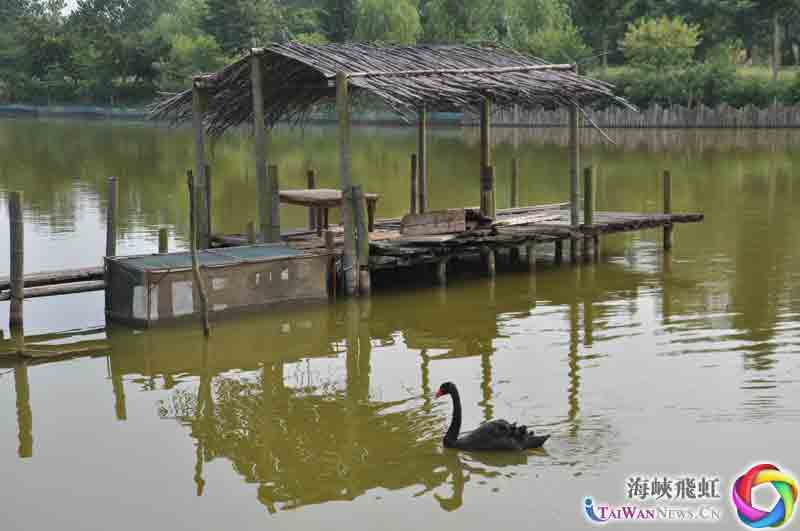 图片默认标题_fororder_图三：沿湖村景色