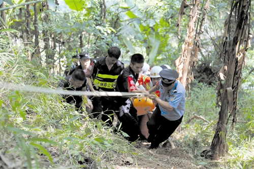 南宁：警民合力上演“生命大救援”