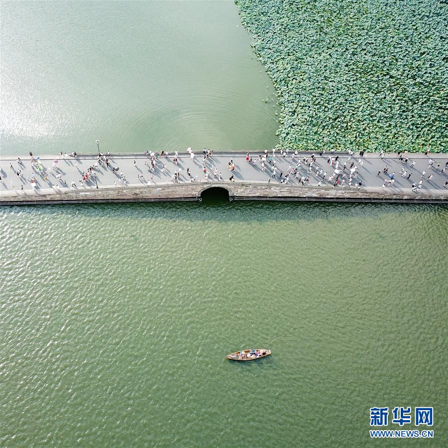 浙江杭州：鸟瞰西湖美景