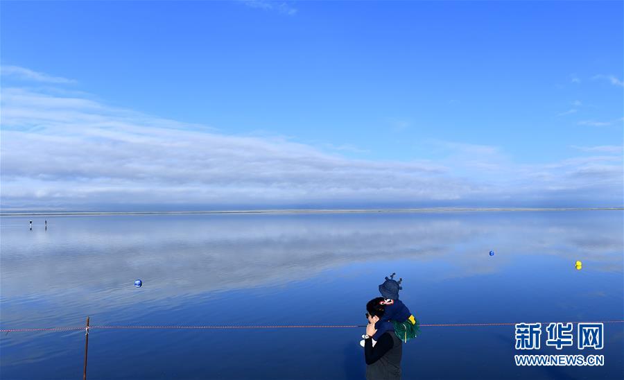 青海西蒙古族藏族自治州：“天空之镜”——茶卡盐湖