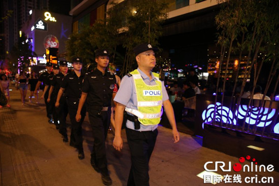 【法制安全】重庆江北警企联巡队护航九街民企 获市民点赞