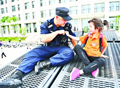 萌宝体验警营生活过足“警察瘾”