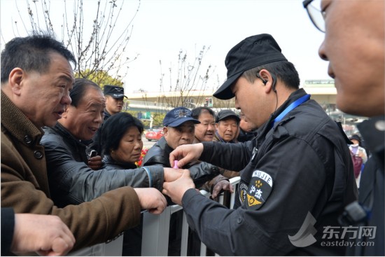 【首页头条2】上海大世界节假日人气爆棚