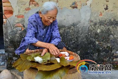 末尾有图【市县】【即时快讯】海南“粽子西施”火了！90后女孩上央视传播海南粽子文化