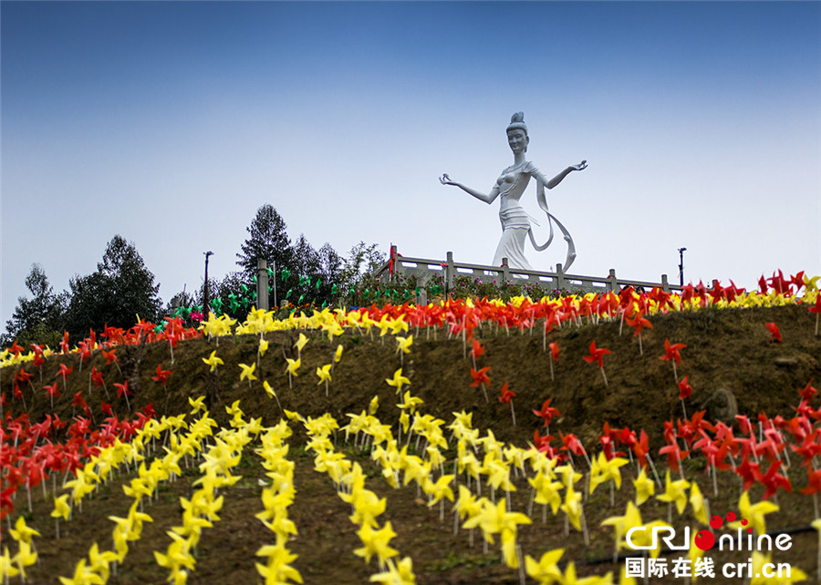 清明节期间 四川仙山花谷百花争艳迎宾客