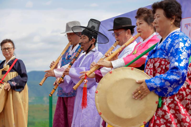 延边图们市日光山民俗风情园举办采风节