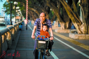 修改【民生在线 图】广州气温32.6℃ 夏天杀个“回马枪”