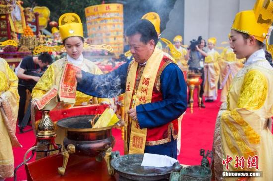 两岸信众福建霞浦“妈祖第一行宫”共庆妈祖诞辰