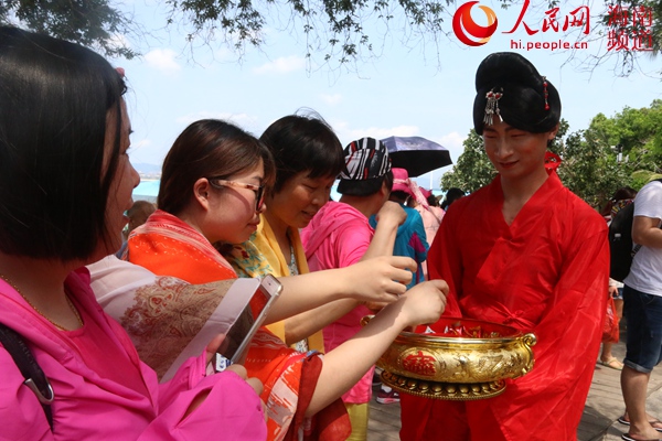 【今日焦点文字列表】【即时快讯】蜈支洲岛放生鱼苗祭祀妈祖诞辰1057周年