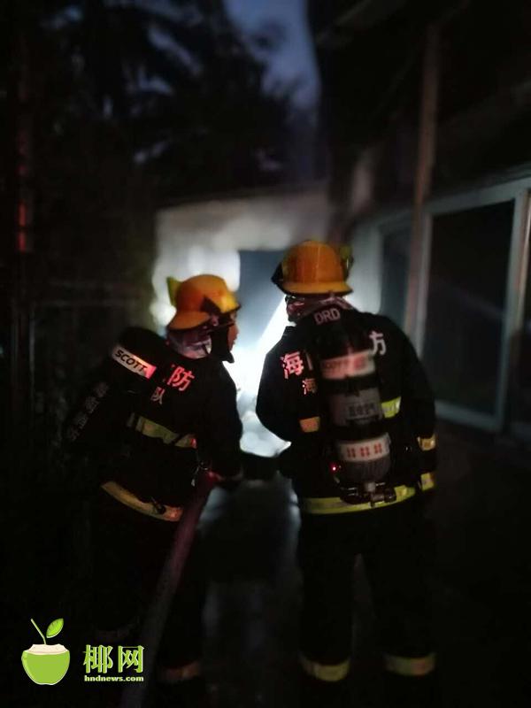 【琼岛动态】【即时快讯】海口海甸岛一餐饮店凌晨起火 无人员被困