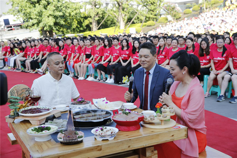 无边栏【焦点图】央视“唱响新时代·国庆特别节目”走进重庆两江新区