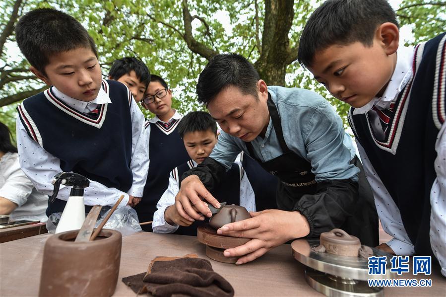 乡村小学举办校园特色“茶文化日”