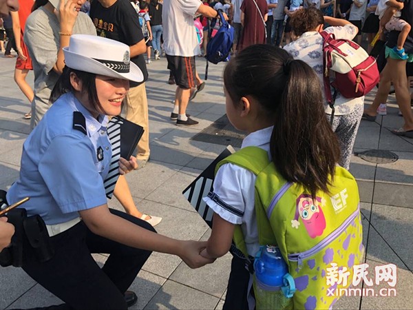 开学首日3500余名交警和辅警“绿色护校” 对校园周边违法行为开展整治