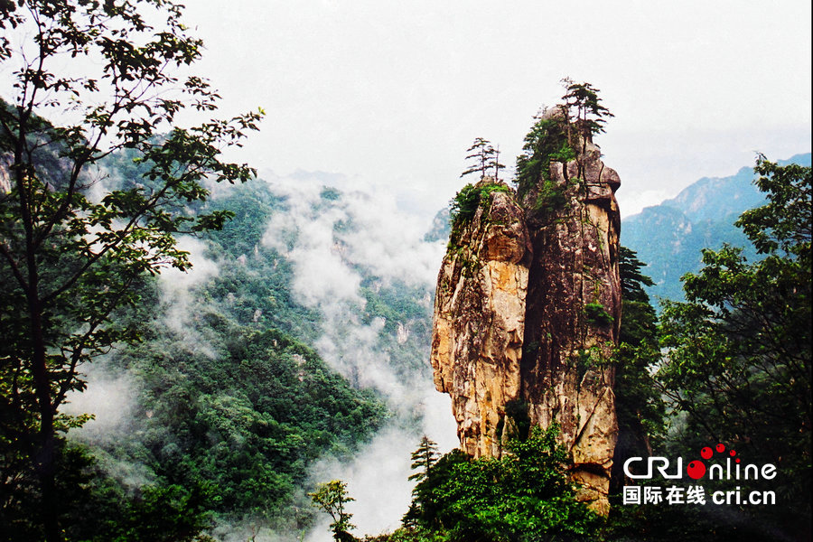 【焦点图-大图（页面标题：旅游扶贫让绿水青山成“幸福靠山”）】【 移动端-焦点图】【图说2】平顶山鲁山：旅游扶贫让绿水青山成“幸福靠山”