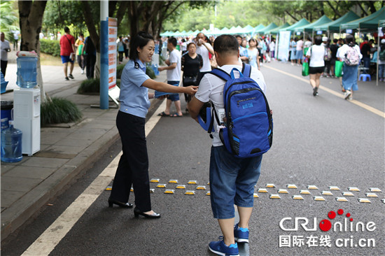 【法制安全】重庆沙坪坝警方在各高校组织开展系列宣传活动【内容页标题】重庆沙坪坝警方在各高校组织开展系列宣传活动 提醒新生向非法“校园贷”说不