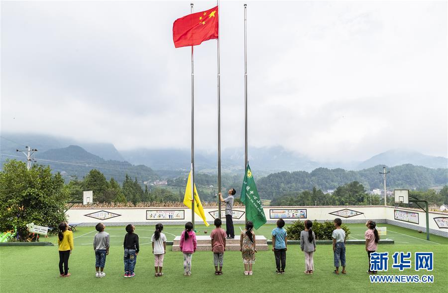 【焦点图】重庆南川：金佛山上的“微小学”