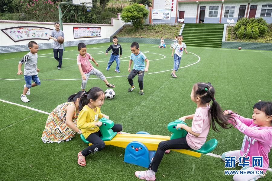 【焦点图】重庆南川：金佛山上的“微小学”