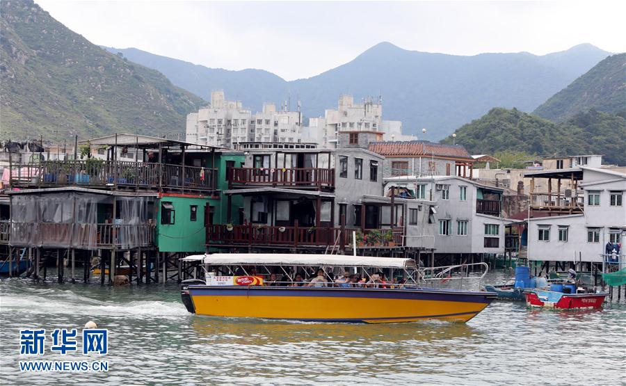 香港：“五一”小长假大澳水乡成热门旅游地