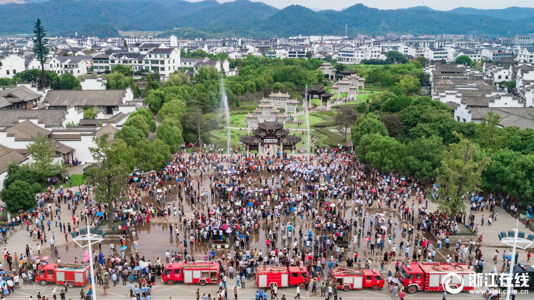 浙江浦江：八月初一郑宅试水龙