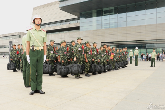 上海武警迎来2018年首批新兵入营