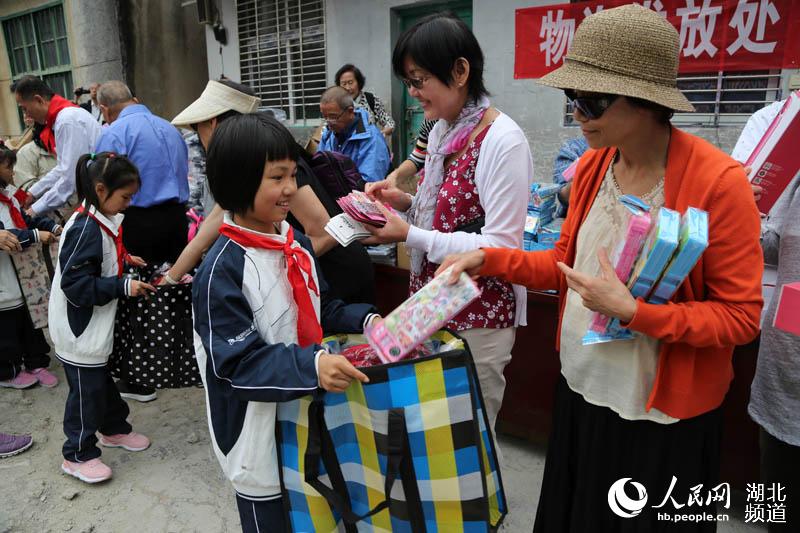 湖北鹤峰：爱心人士捐资40万 白族山乡建起希望小学