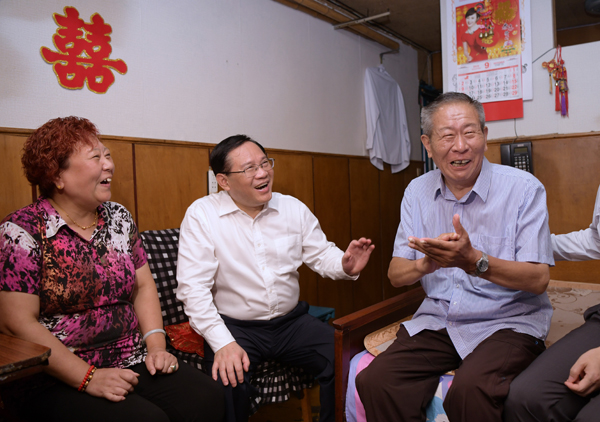 李强：加大力度加快改善基本居住条件