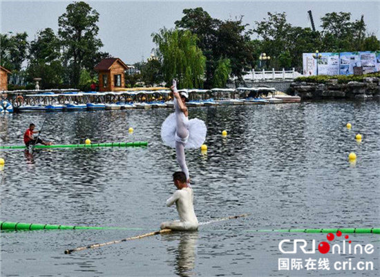 （供稿 文体列表 三吴大地泰州 移动版）2018年民体杯全国独竹漂比赛在泰州开赛