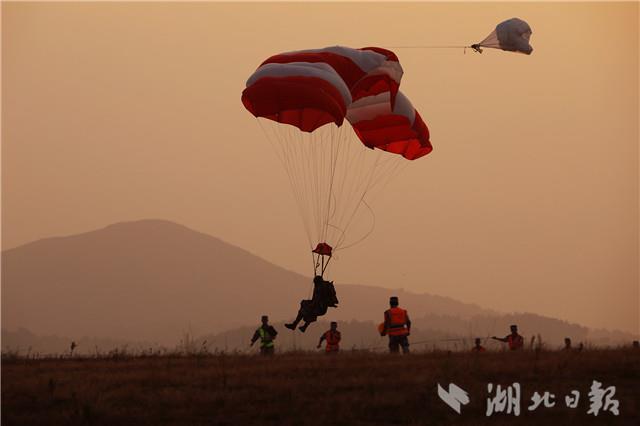 兵王"出击!""空降尖兵-2018"特种侦察比武震撼来袭