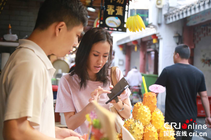 【五洲十国 旅游达人】【达人足迹】旅游达人在武汉户部巷体验地道的“过早”习俗（组图）