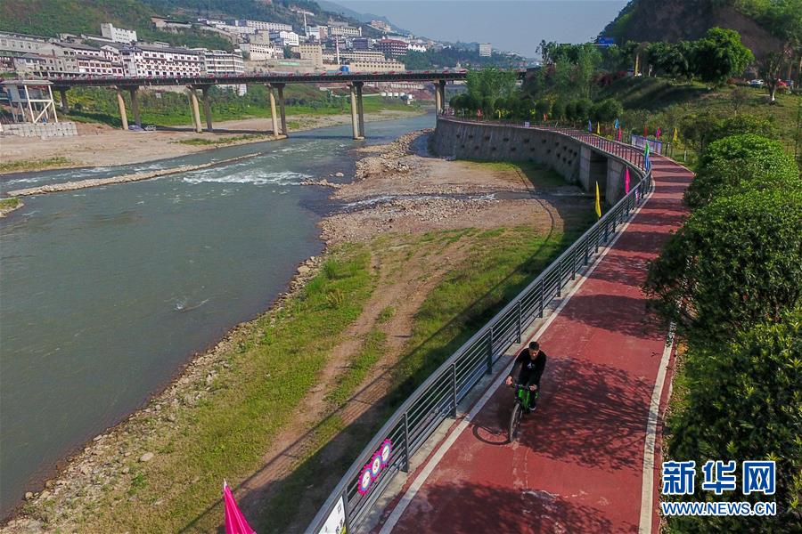 飞阅贵州“最美旅游公路”