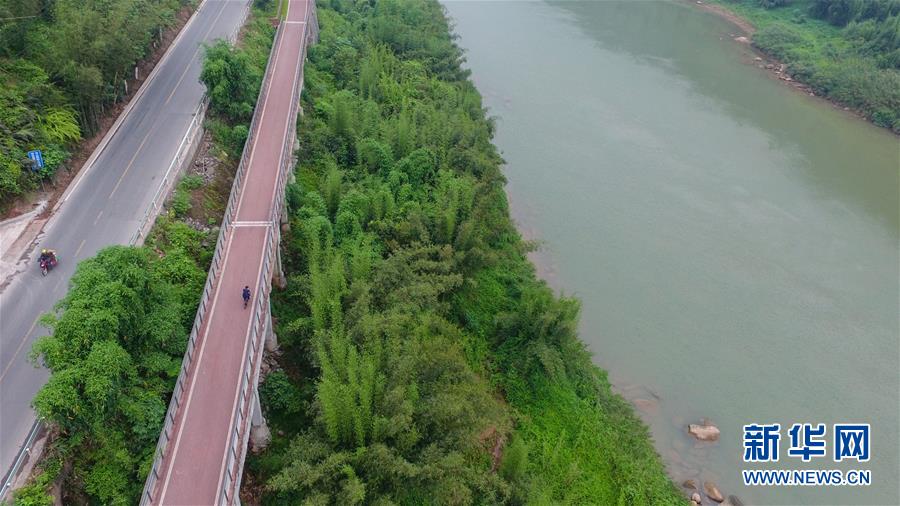 飞阅贵州“最美旅游公路”