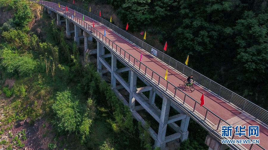 飞阅贵州“最美旅游公路”