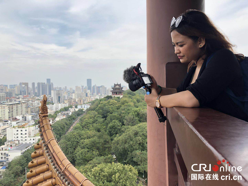 五洲十国”旅游达人“登临黄鹤楼 远眺长江美景（组图）