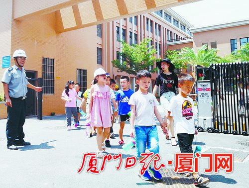 厦门海沧区以中小学生“午餐工程”为着力点 不断推进“五安”工程创建