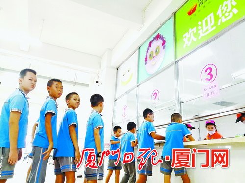 厦门海沧区以中小学生“午餐工程”为着力点 不断推进“五安”工程创建