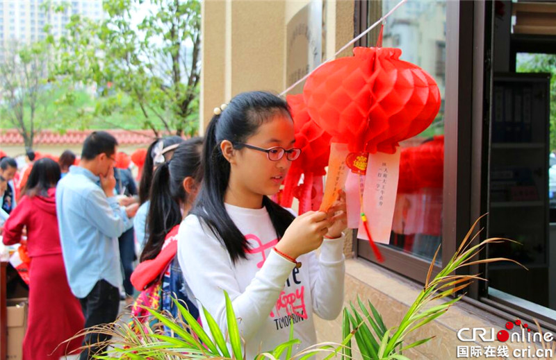 【区县联动】【渝北】重庆渝北仙桃街道百果路社区举办中秋亲子活动 【区县联动 列表】 渝北仙桃街道百果路社区举办中秋亲子活动