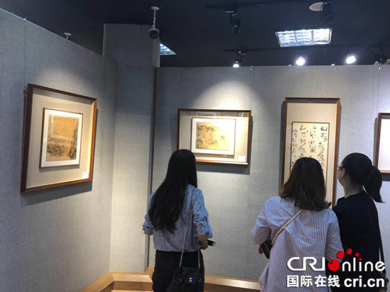 【CRI专稿 列表】重庆铜梁举办何应辉、尉晓榕书画作品展【内容页标题】推动文艺繁荣发展 重庆铜梁举办何应辉、尉晓榕书画作品展