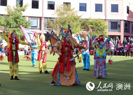 “文化快闪”：京剧国粹“空降”惠灵顿市政广场