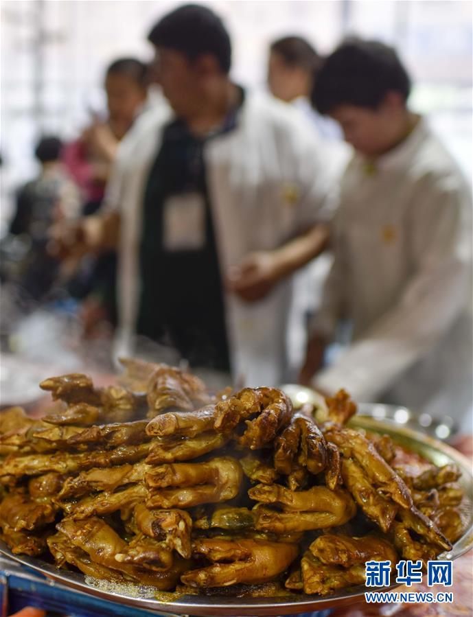 和田夜市：沙漠南缘的美食之地