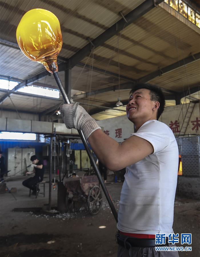 河北饶阳：工艺玻璃走向世界